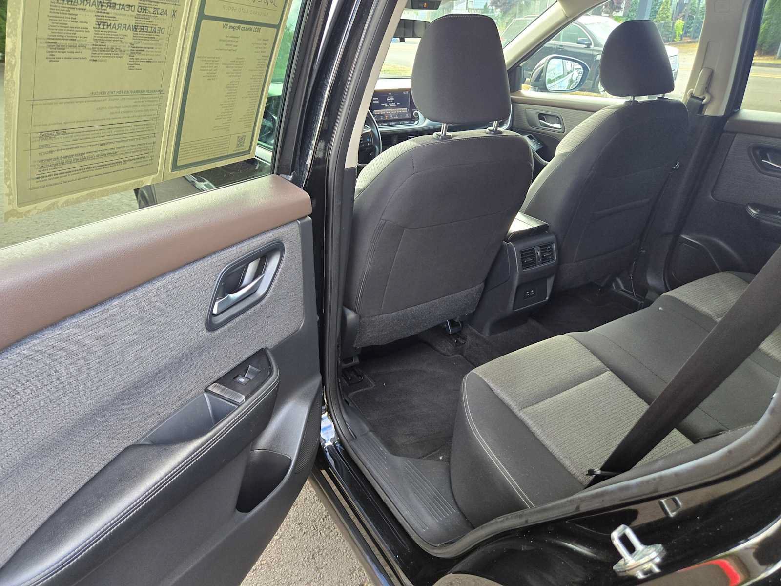 Used 2023 Nissan Rogue SV FWD image 14