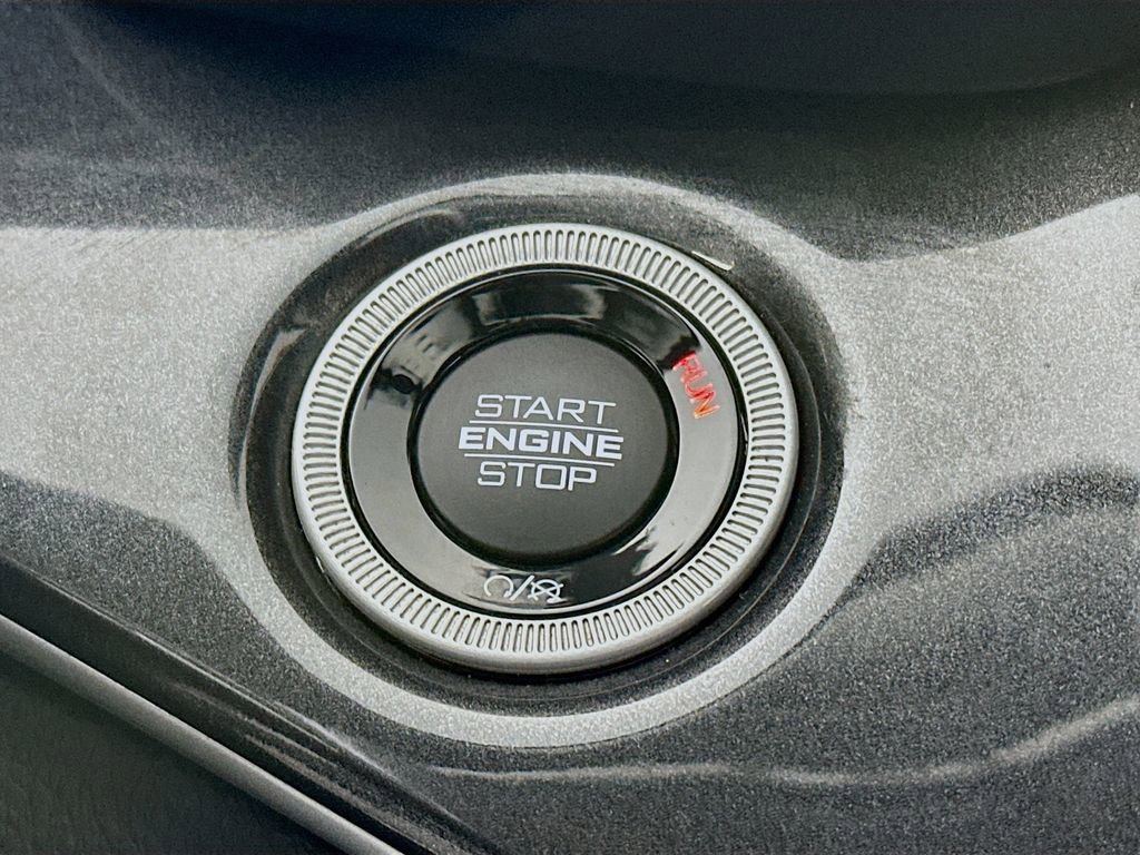 Certified 2022 Jeep Grand Cherokee Laredo w/ Luxury Tech Group I image 23