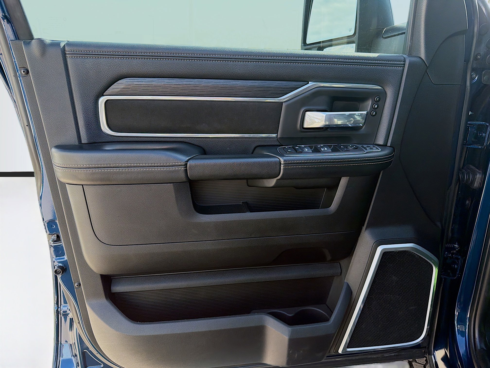 Used 2024 RAM 2500 Laramie w/ Night Edition image 21