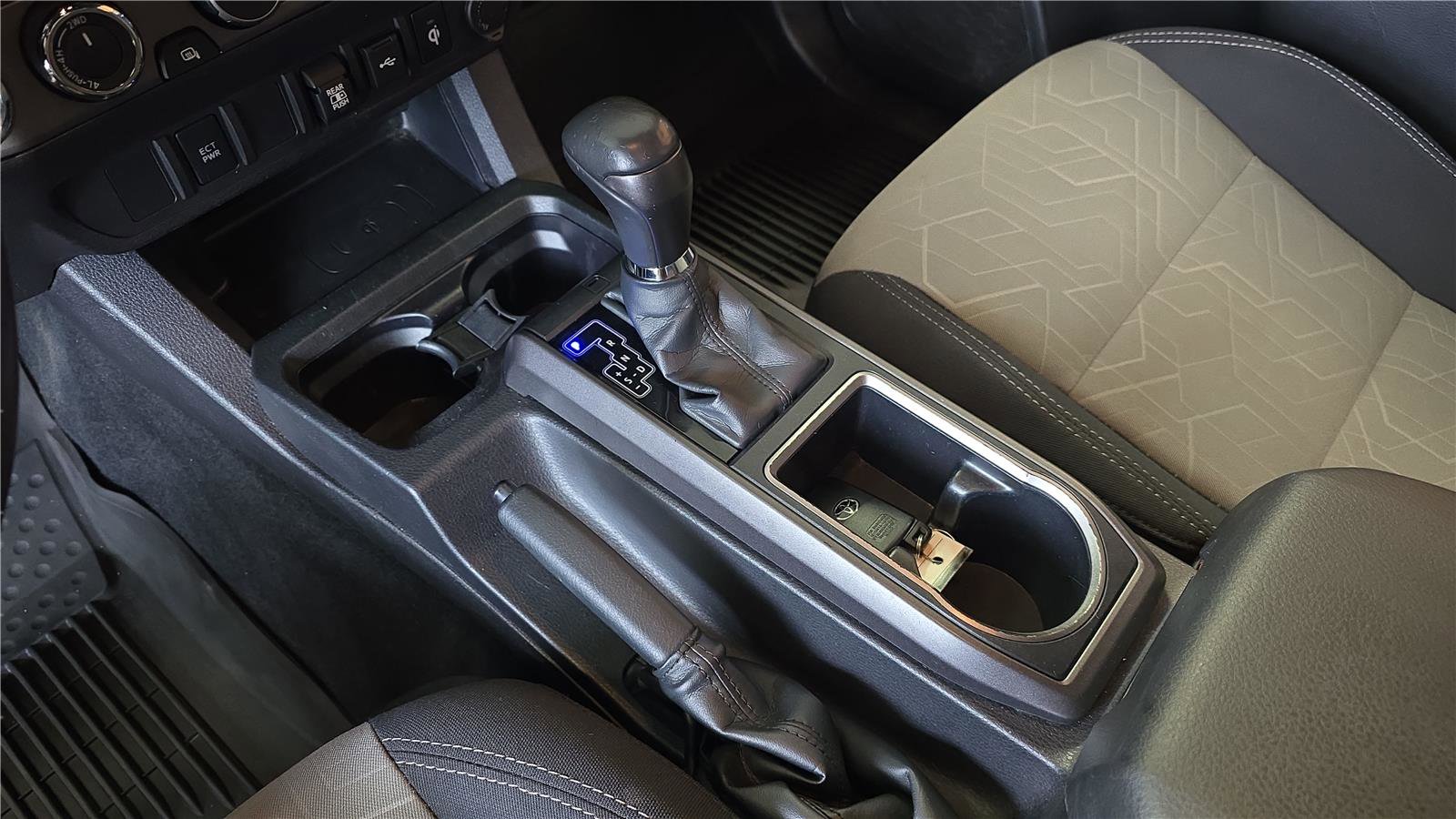 Used 2022 Toyota Tacoma TRD Off-Road AWD/4WD image 22