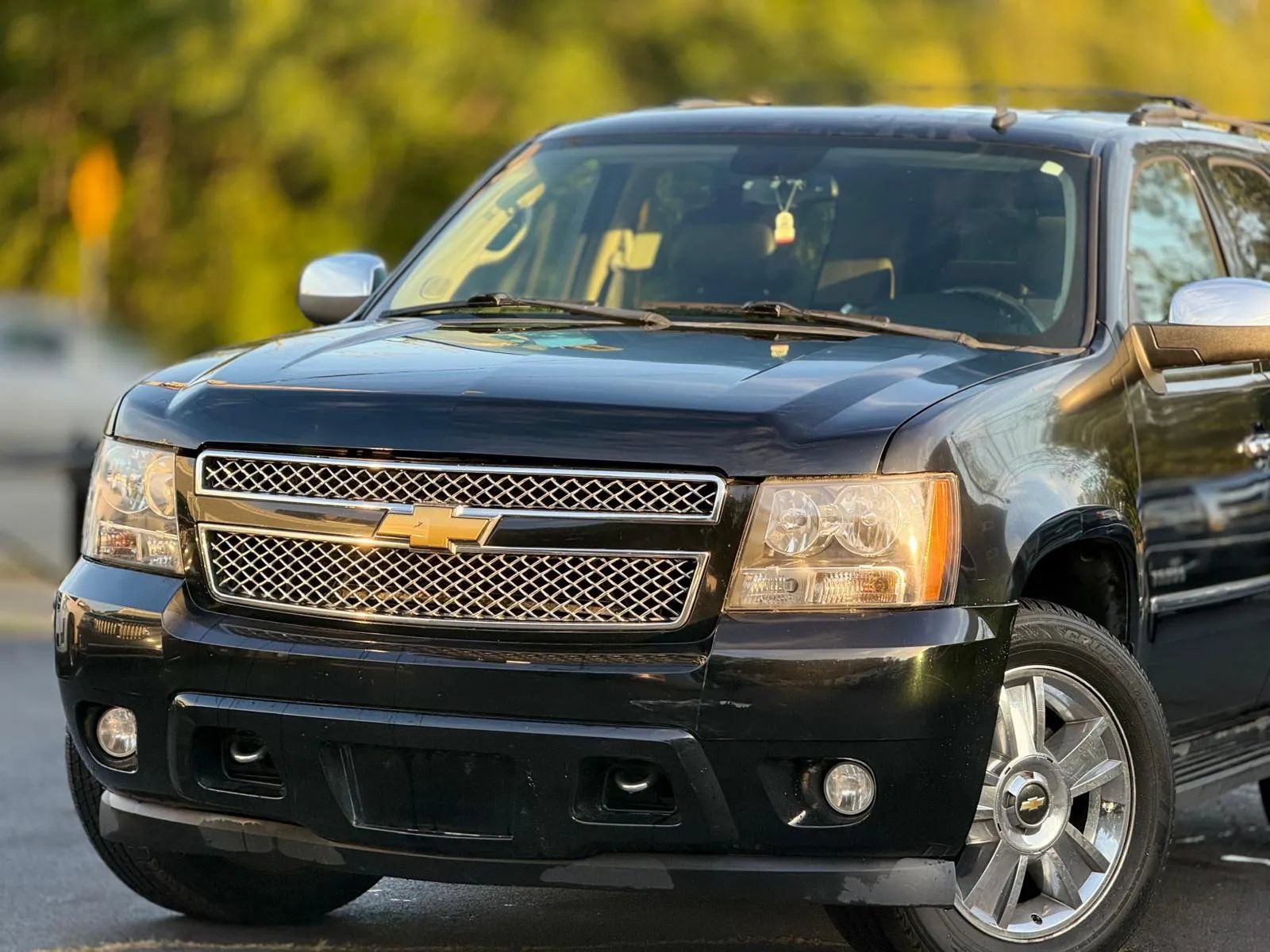 Used 2010 Chevrolet Tahoe LTZ AWD/4WD image 4