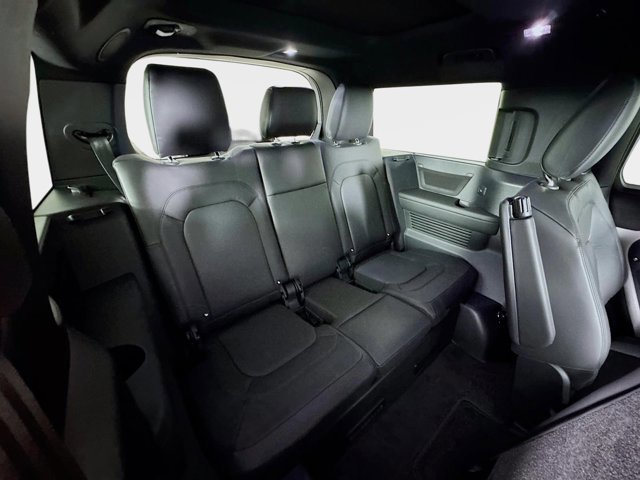 Used 2026 Land Rover Defender 130 X-Dynamic SE image 35