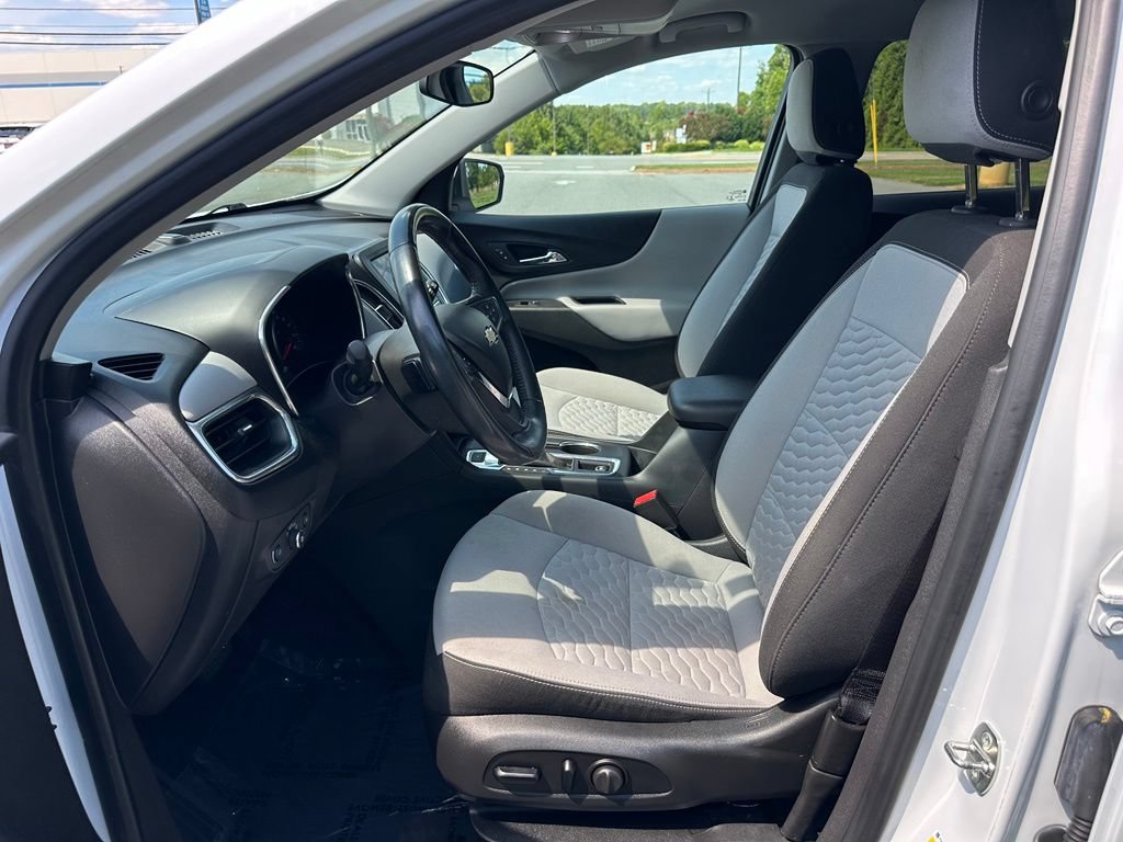 Used 2020 Chevrolet Equinox LT w/ Driver Convenience Package AWD/4WD image 10
