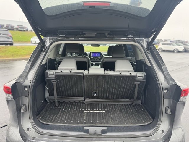 Used 2023 Toyota Highlander Limited image 9