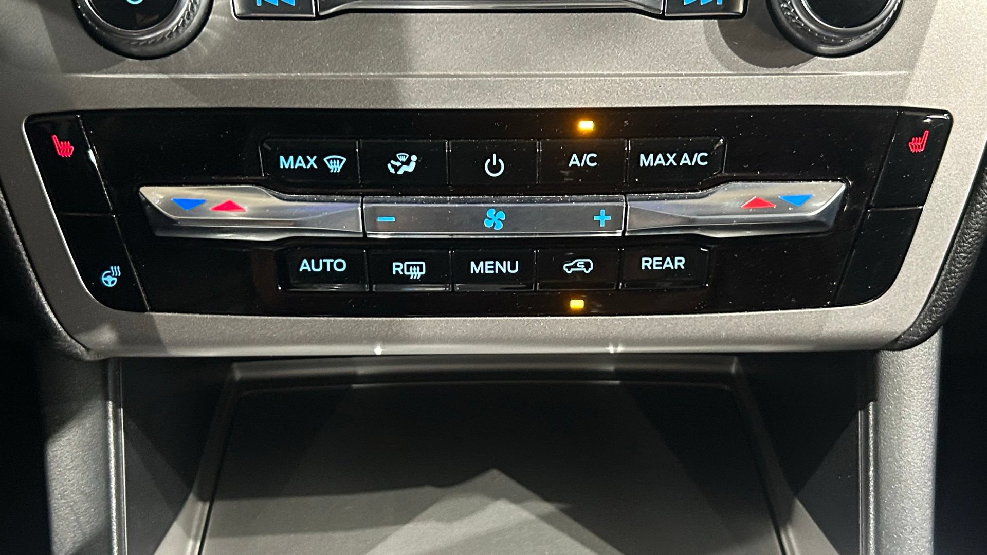 Used 2022 Ford Explorer XLT w/ Equipment Group 202A AWD/4WD image 95