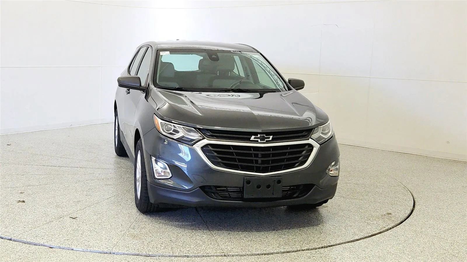 Used 2020 Chevrolet Equinox LS FWD image 2