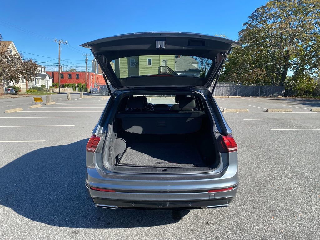 Used 2020 Volkswagen Tiguan SE R-Line image 24