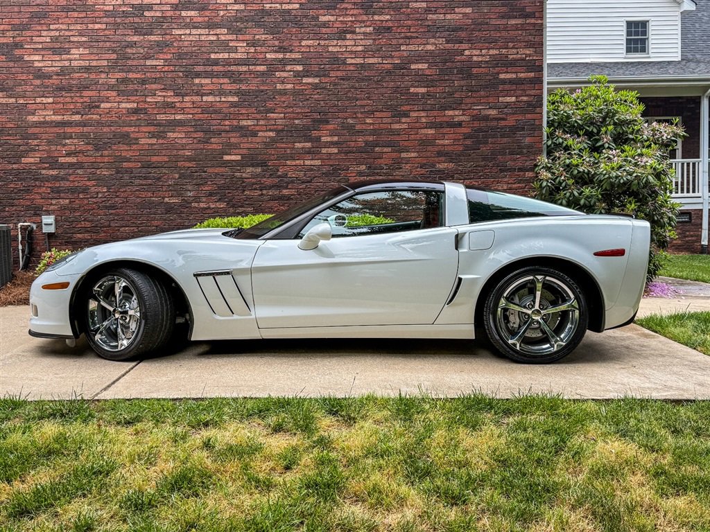 Used 2011 Chevrolet Corvette Grand Sport w/ Preferred Equipment Group RWD image 4