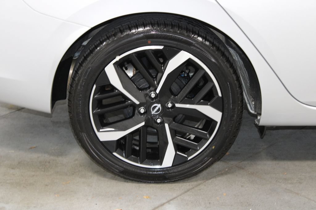 Used 2024 Nissan Versa SR FWD image 13