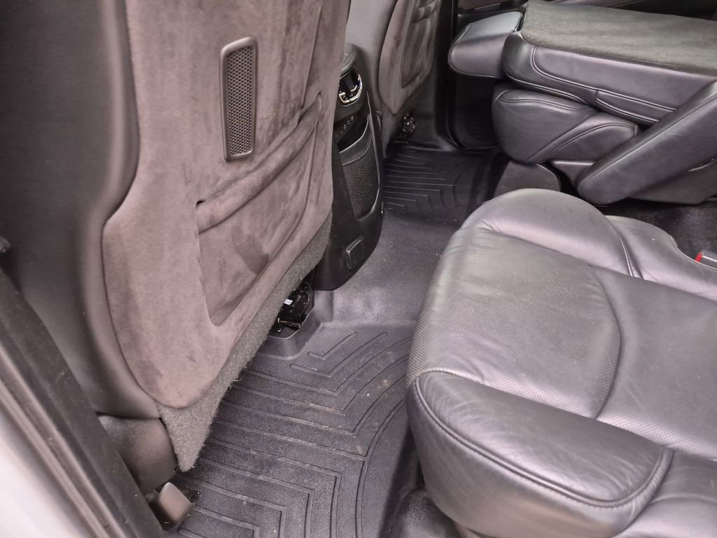 Used 2018 Cadillac Escalade Platinum AWD/4WD image 40