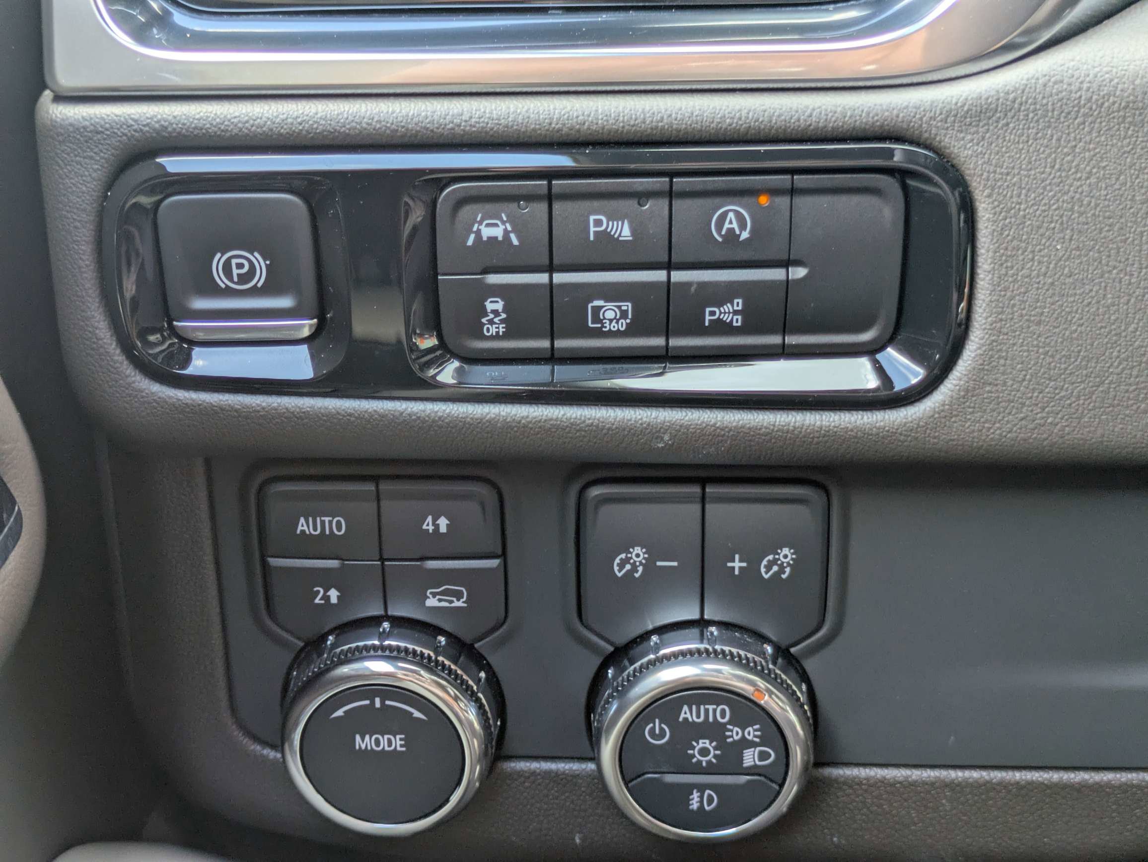 Used 2025 GMC Yukon XL Elevation AWD/4WD image 18