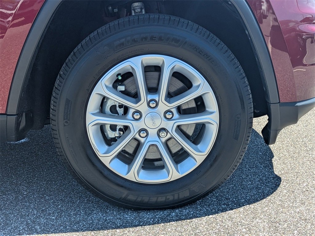 Used 2022 Jeep Grand Cherokee Laredo X image 11