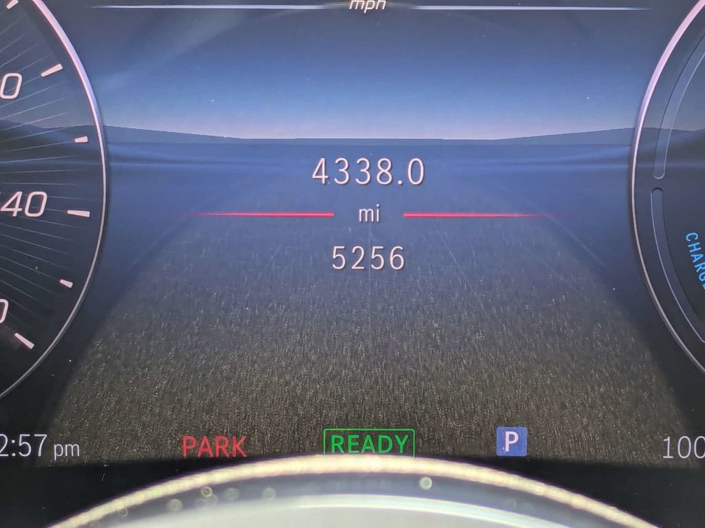 Used 2025 Mercedes-Benz GLC 350e 4MATIC image 33
