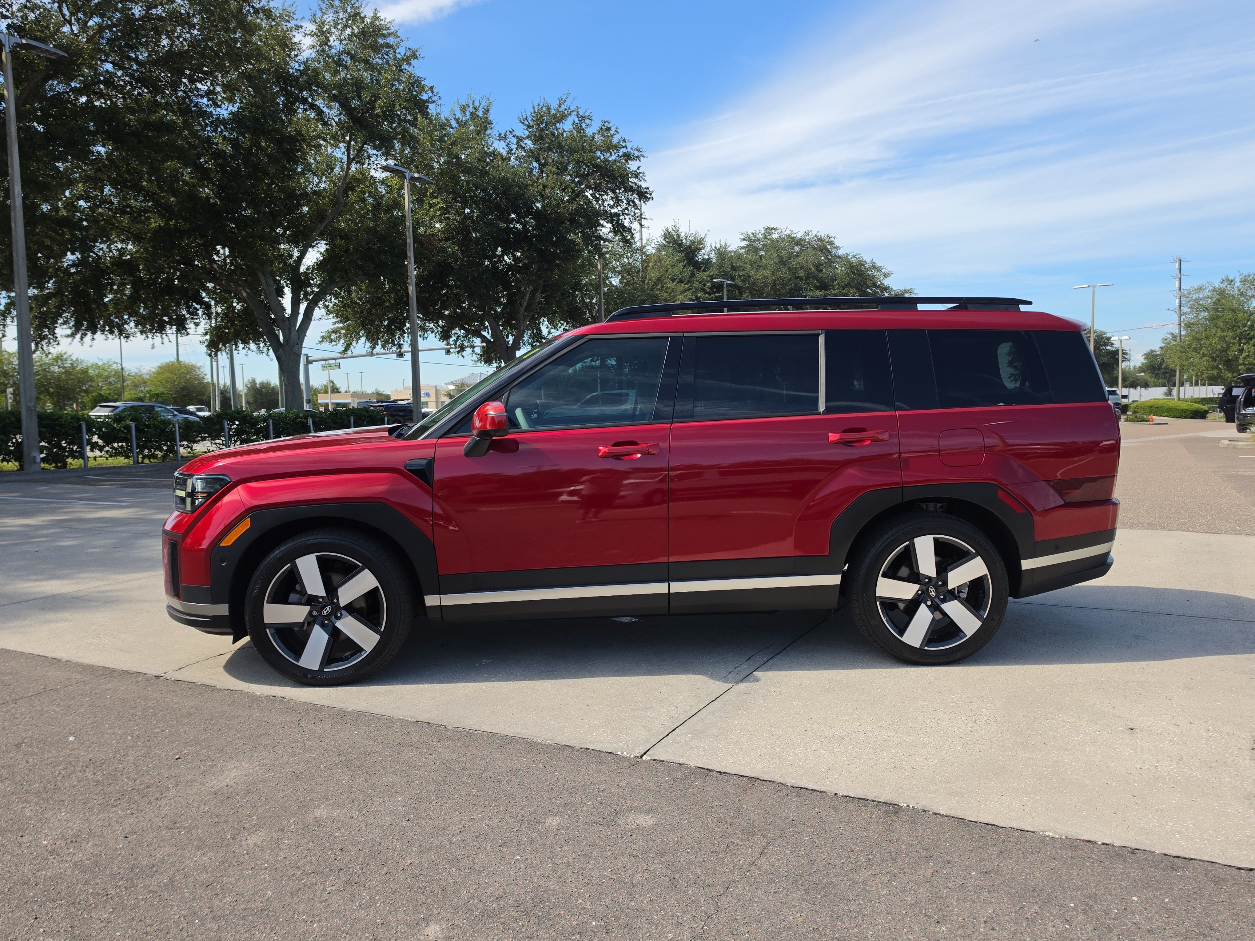 Used 2025 Hyundai Santa Fe Limited FWD image 5