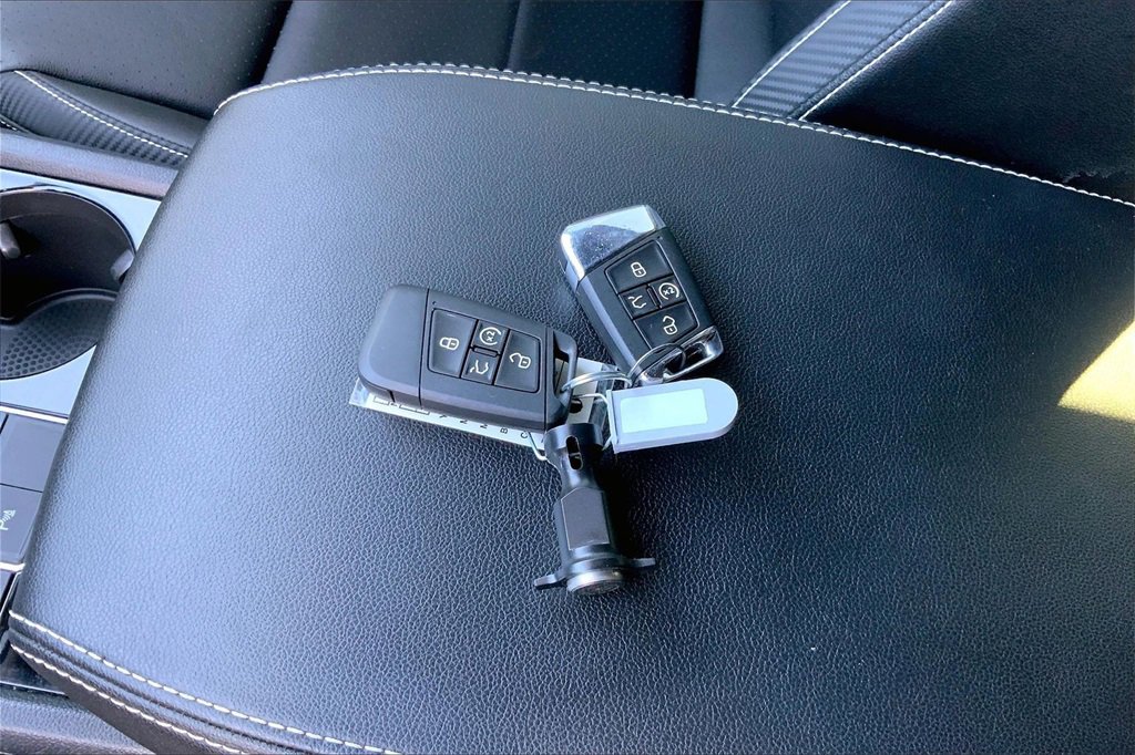 Used 2023 Volkswagen Atlas Cross Sport SE image 11