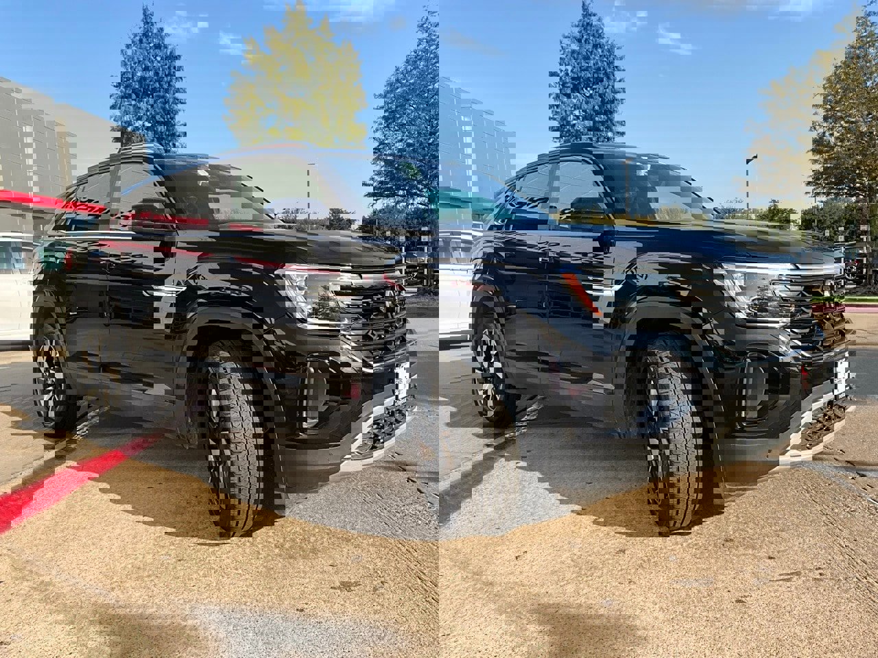 Used 2025 Volkswagen Atlas Cross Sport SE image 5