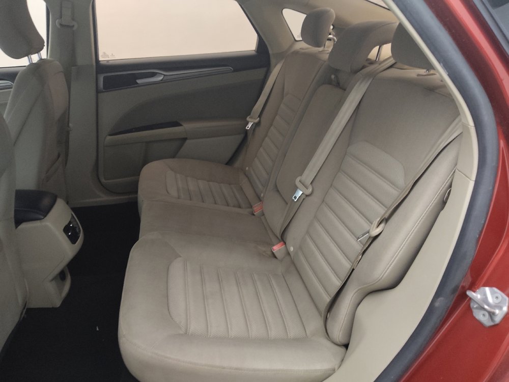 Used 2019 Ford Fusion SE image 18