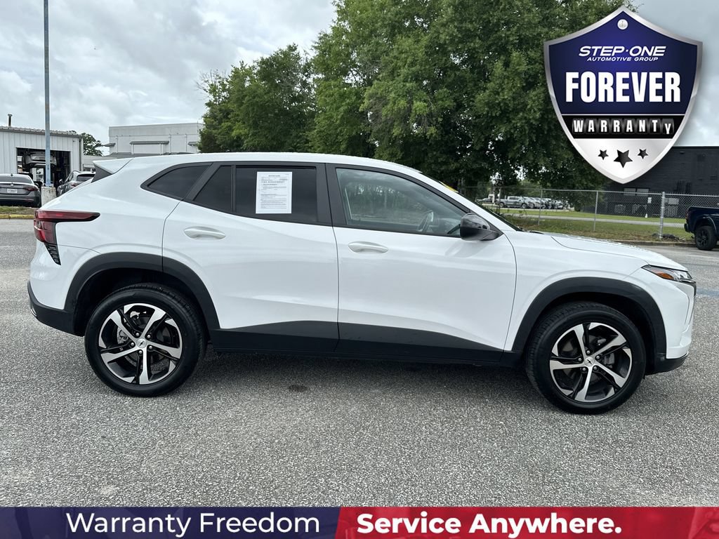 Used 2024 Chevrolet Trax RS FWD image 8