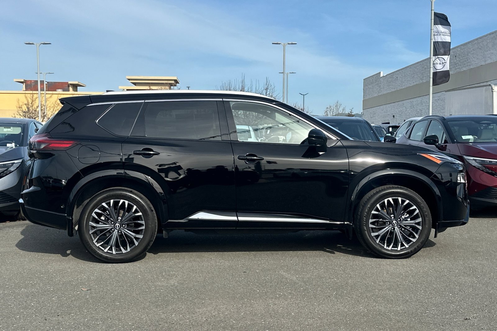 Certified 2024 Nissan Rogue Platinum w/ Platinum Premium Package image 3