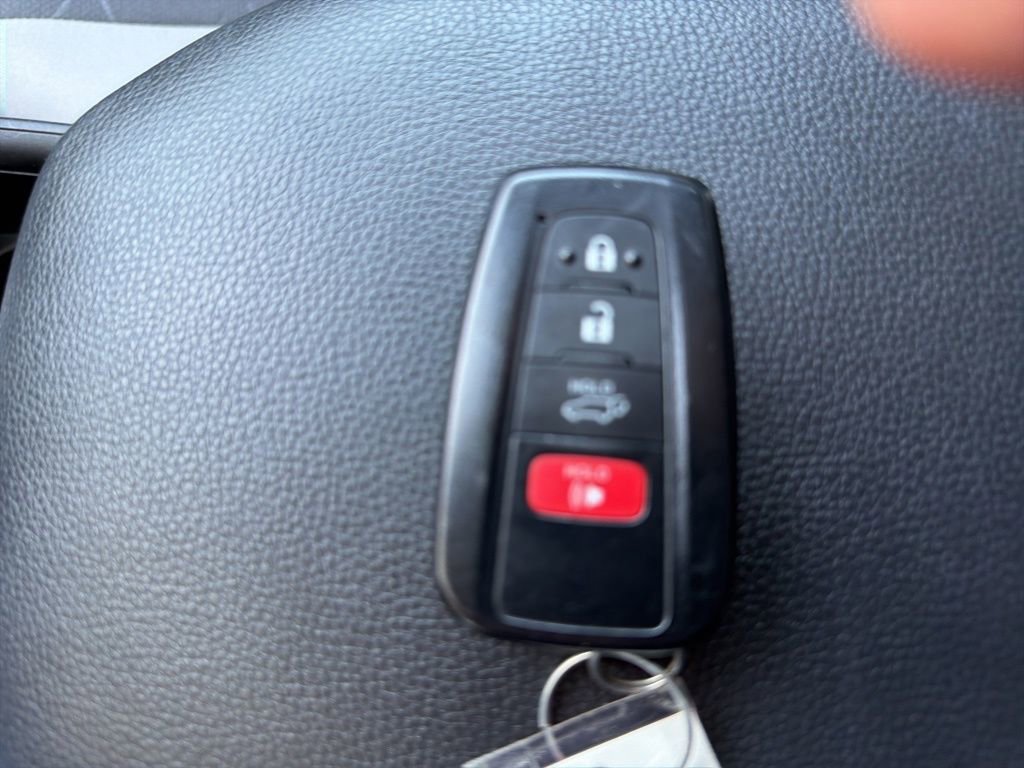 Used 2022 Toyota RAV4 XLE w/ Convenience Package AWD/4WD image 23
