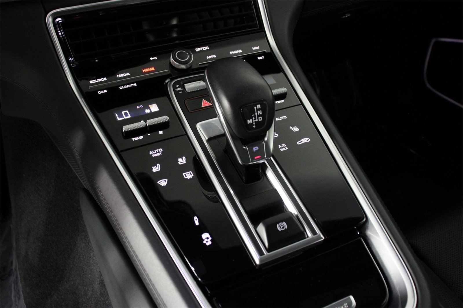 Used 2023 Porsche Panamera GTS image 18