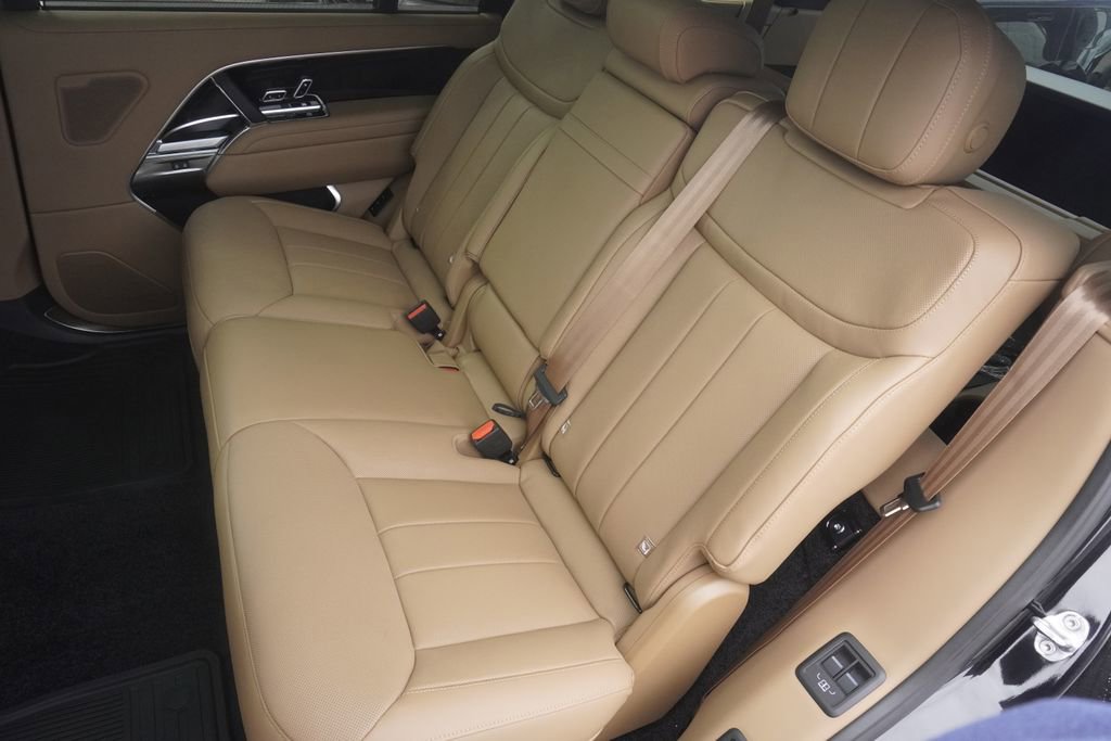 New 2026 Land Rover Range Rover Long Wheelbase SE AWD/4WD image 30