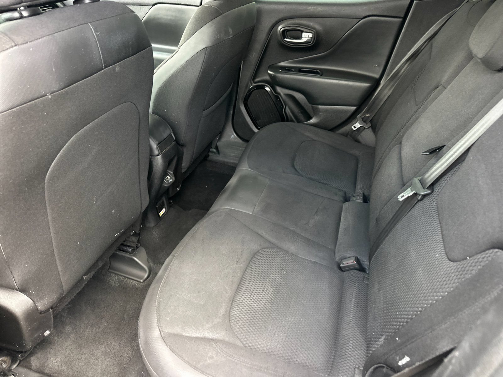 Used 2019 Jeep Renegade Altitude w/ Quick Order Package 2XM AWD/4WD image 11