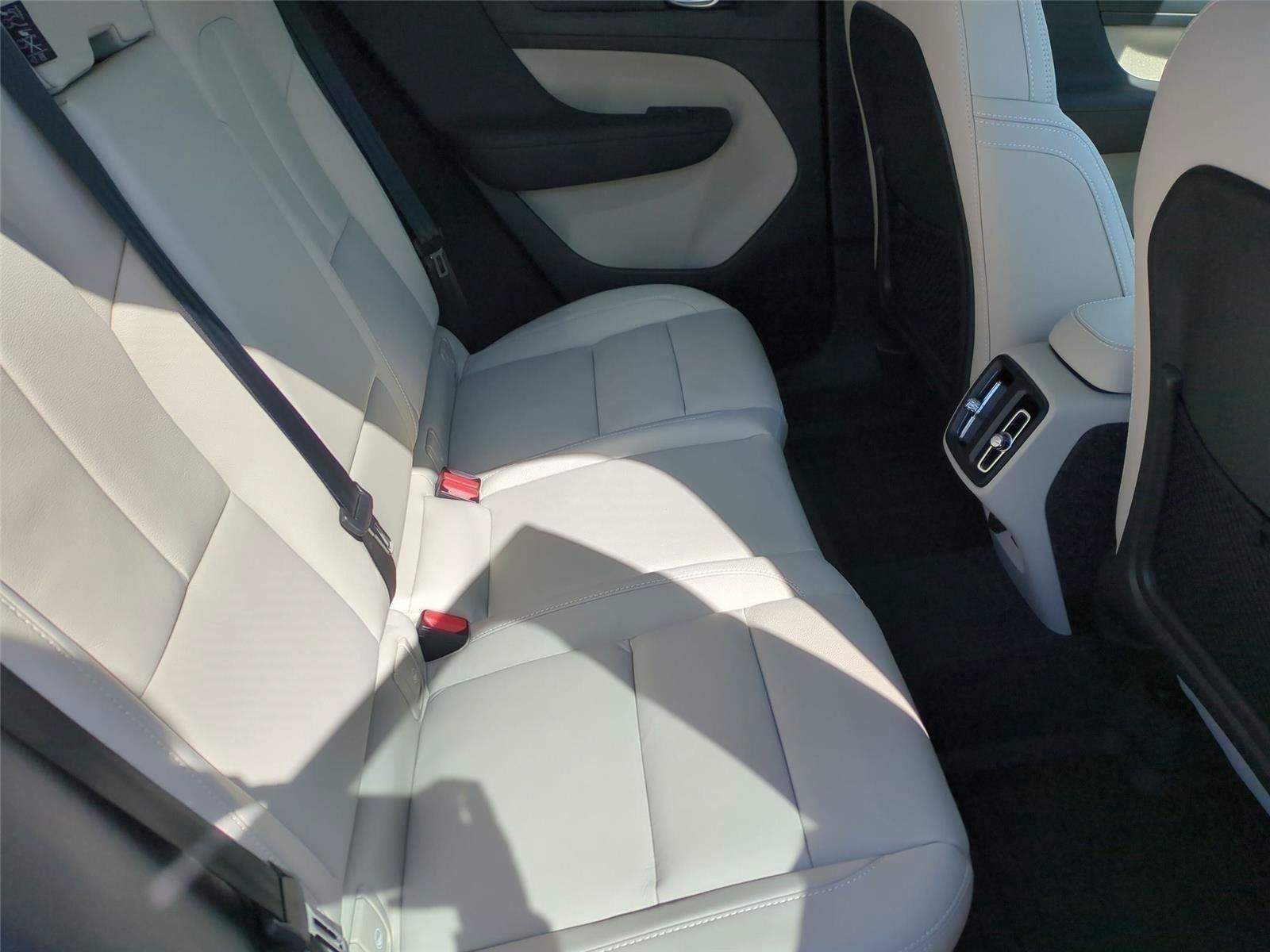 New 2026 Volvo XC40 B5 Ultra w/ Protection Package Premier AWD/4WD image 18