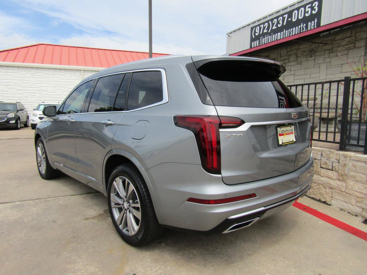 Used 2025 Cadillac XT6 Premium Luxury FWD image 3