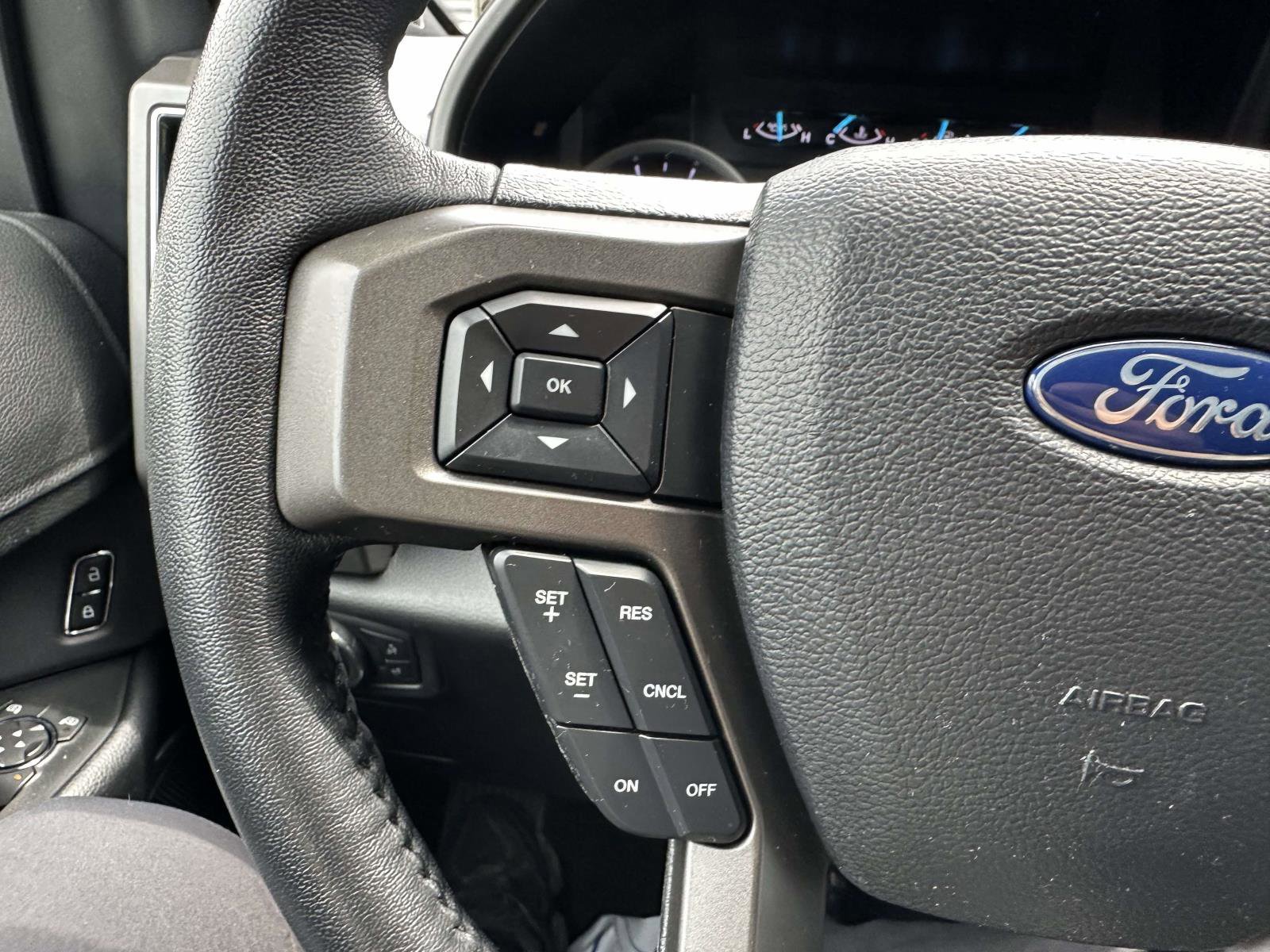 Used 2020 Ford Expedition XLT w/ Black Accent Package AWD/4WD image 31