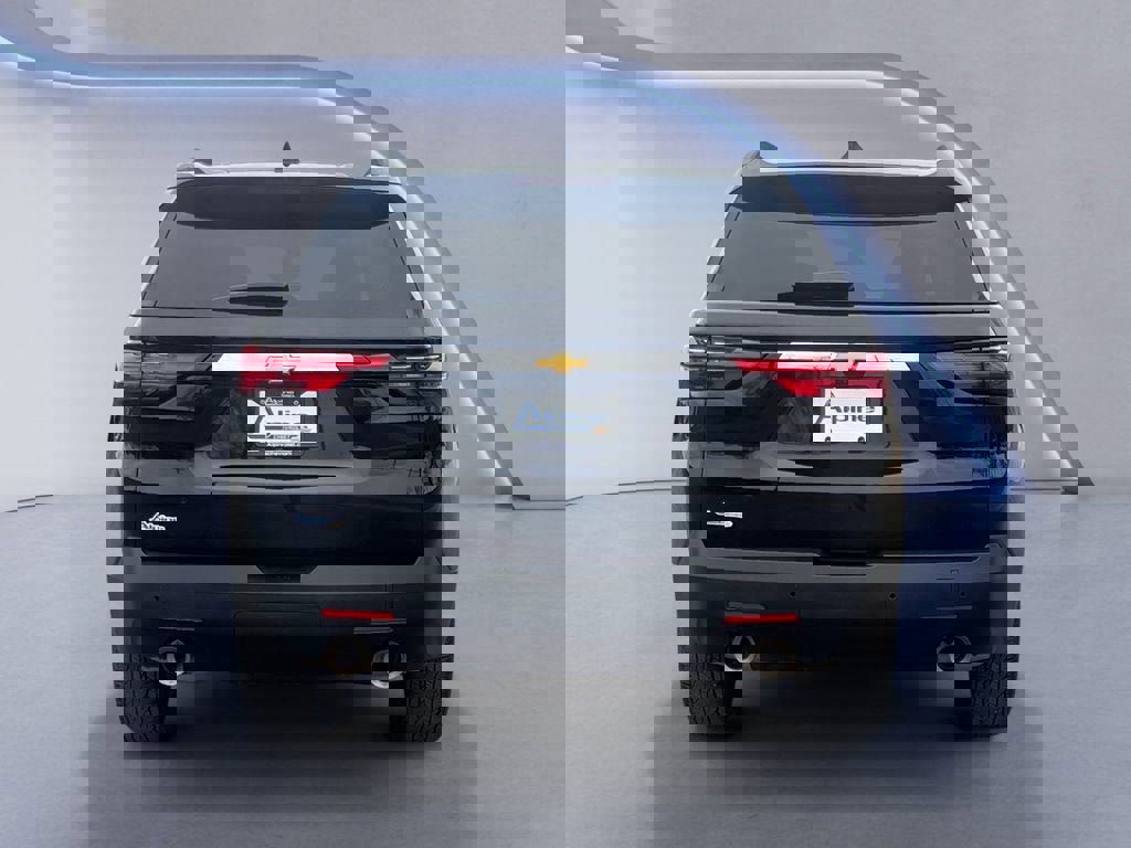 Used 2023 Chevrolet Traverse LT w/ LT Premium Package image 4