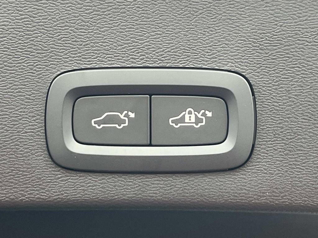New 2026 Volvo XC40 B5 Ultra w/ Climate Package image 13