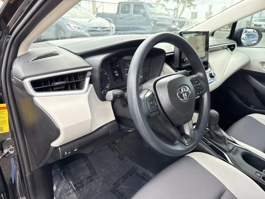 Used 2025 Toyota Corolla LE FWD image 22