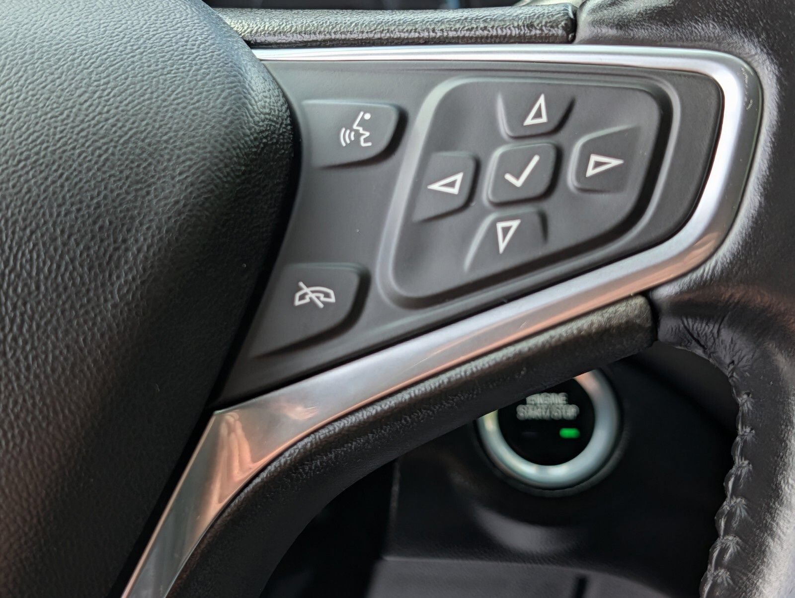 Used 2018 Chevrolet Equinox LT AWD/4WD image 28
