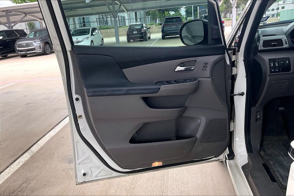 Used 2016 Honda Odyssey Touring Elite image 17