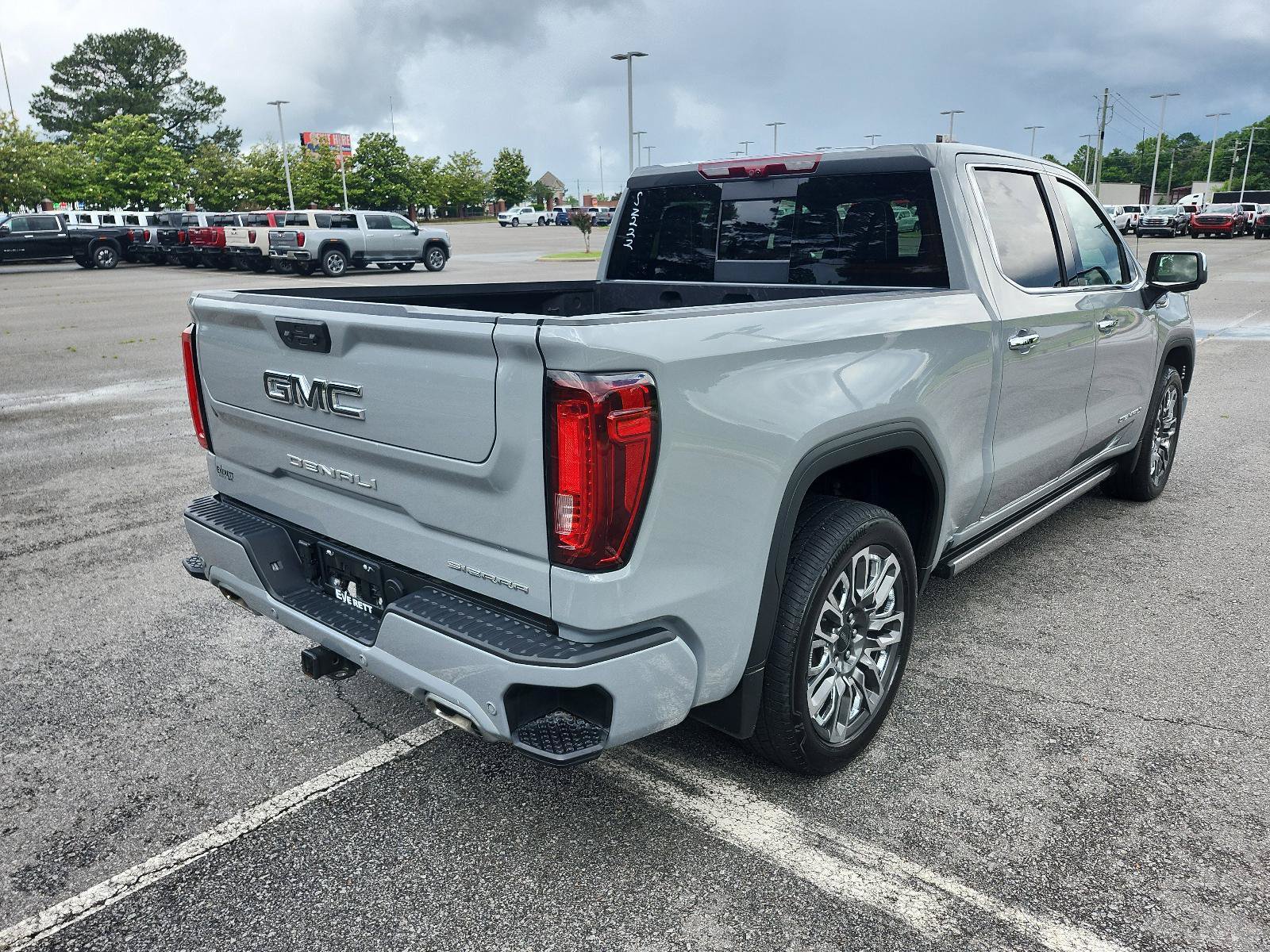 Used 2025 GMC Sierra 1500 Denali Ultimate AWD/4WD image 3