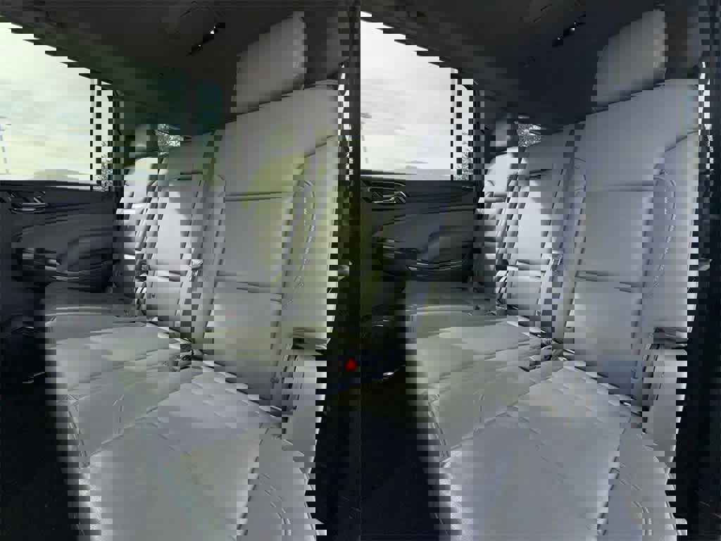 Used 2018 Chevrolet Suburban LT image 12