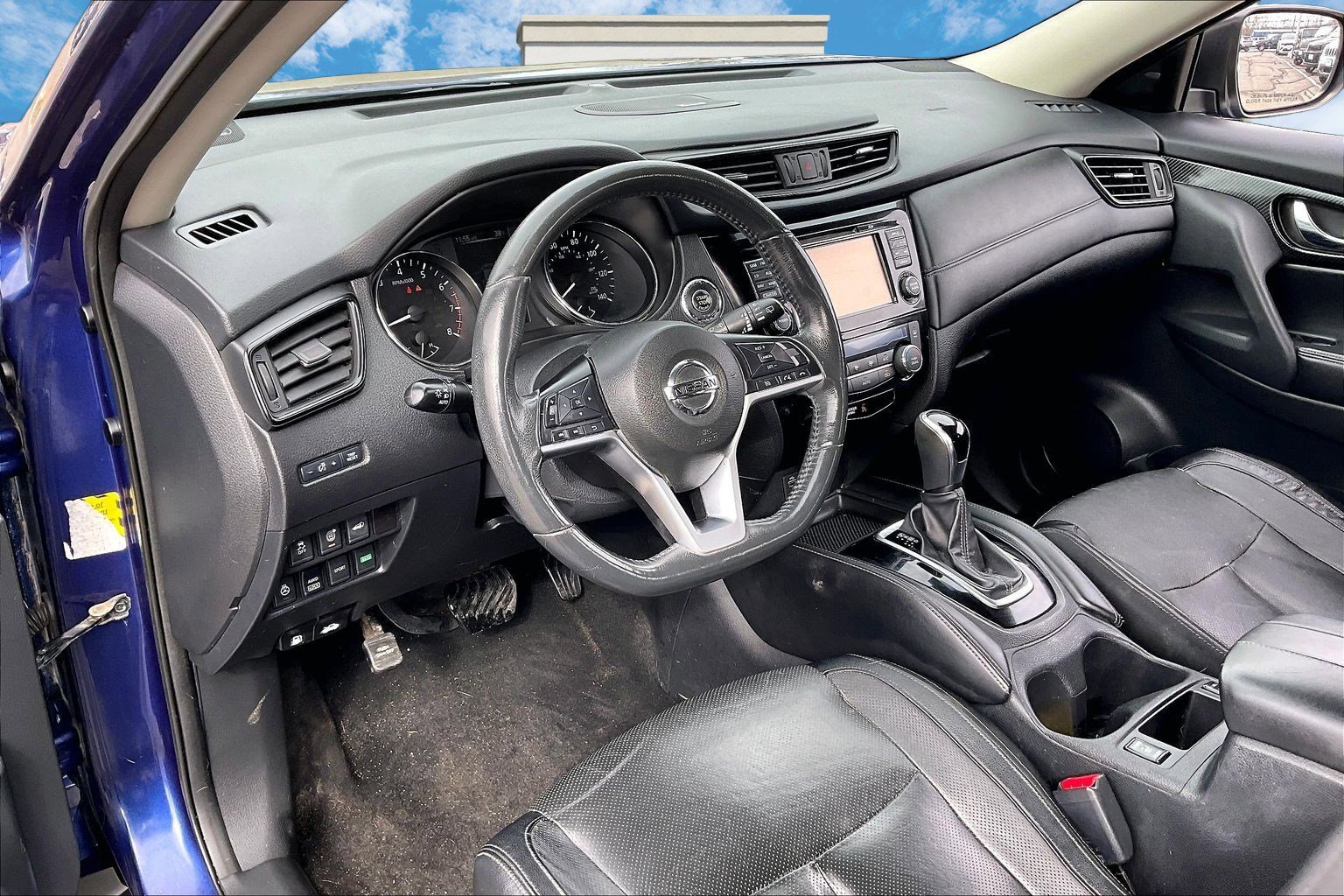 Used 2017 Nissan Rogue SL w/ SL Premium Package image 13