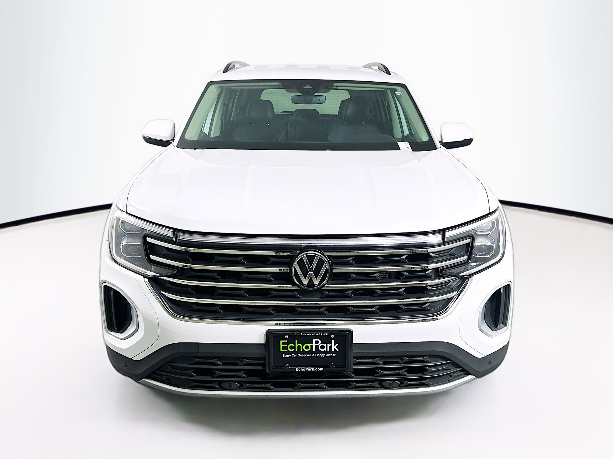Used 2025 Volkswagen Atlas SE image 2