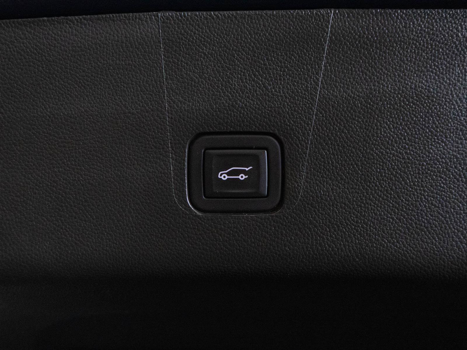 Used 2023 Chevrolet Traverse LT image 24