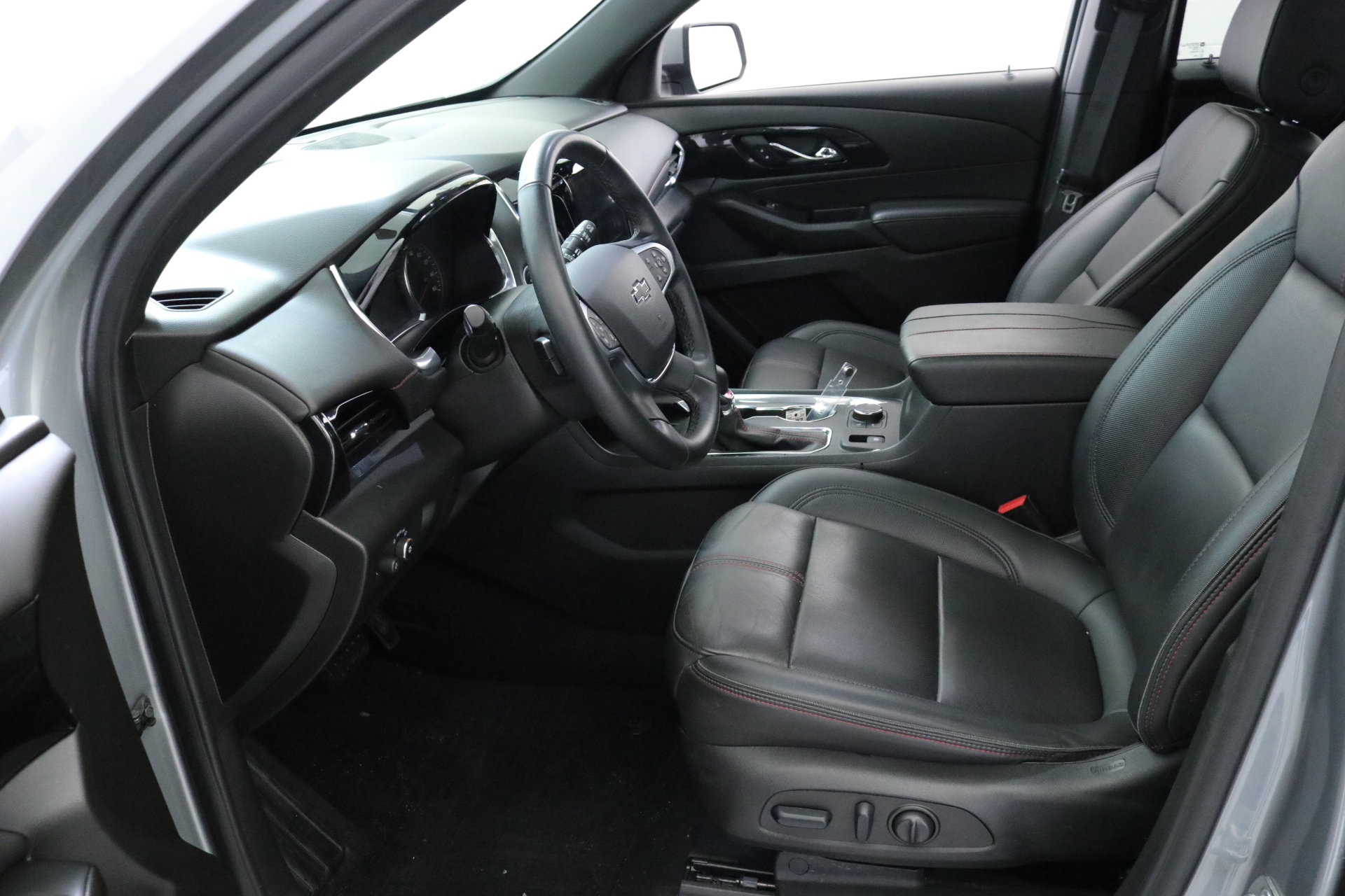 Used 2023 Chevrolet Traverse RS image 25