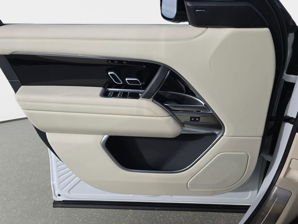 Certified 2025 Land Rover Range Rover SE AWD/4WD image 28