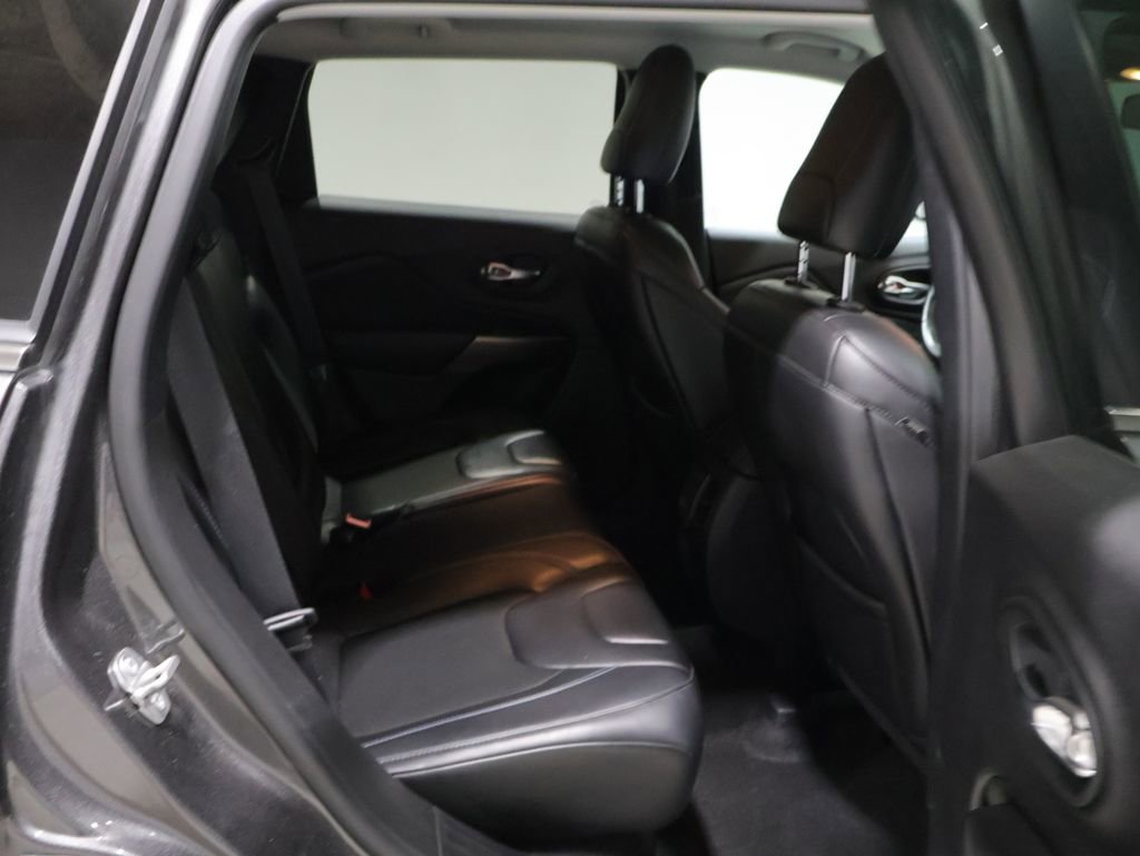 Used 2019 Jeep Cherokee Latitude Plus AWD/4WD image 20