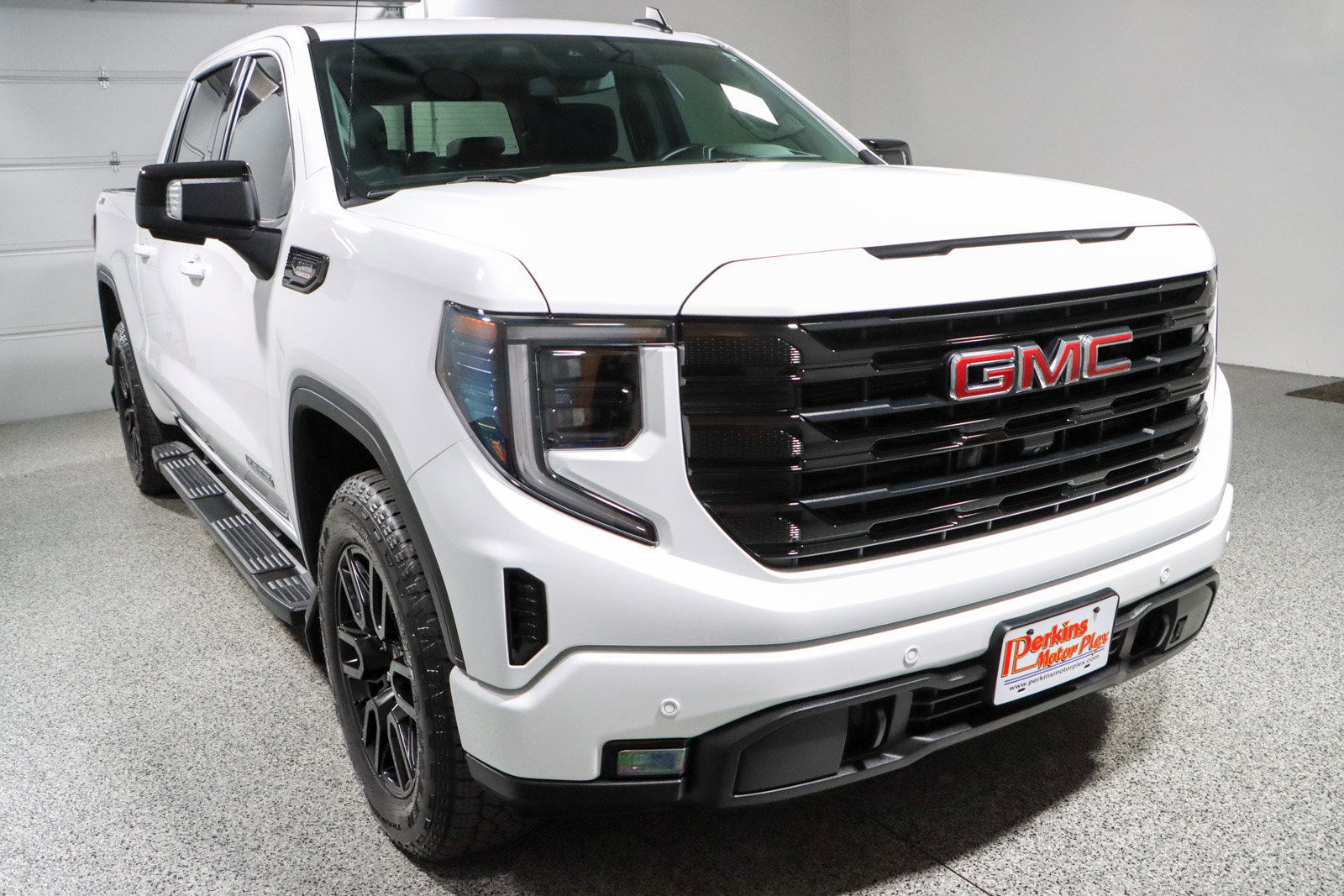 Used 2025 GMC Sierra 1500 Elevation w/ Elevation Premium Package image 5