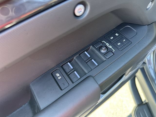 Used 2023 Land Rover Defender 110 V8 AWD/4WD image 19