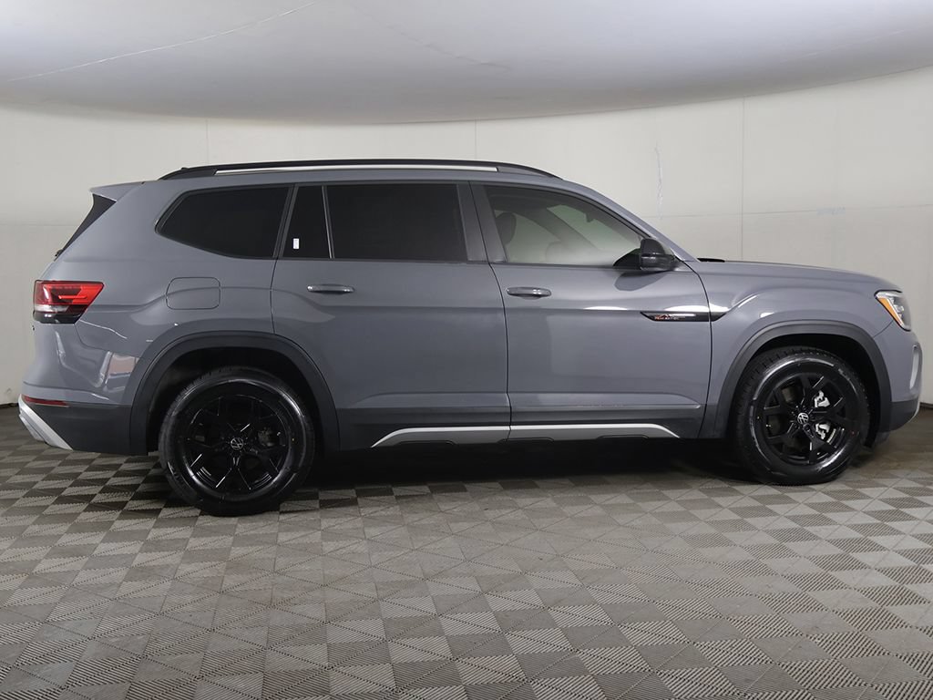 Used 2024 Volkswagen Atlas Peak Edition SE AWD/4WD image 19