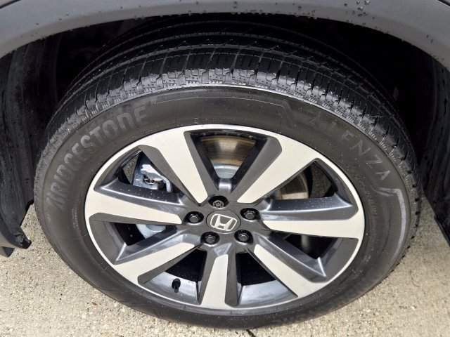Used 2025 Honda Pilot Touring image 10