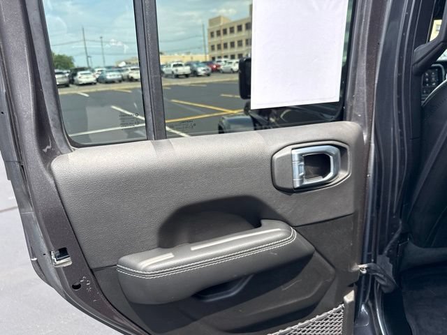 Used 2022 Jeep Wrangler Unlimited Sahara w/ Cold Weather Group AWD/4WD image 33