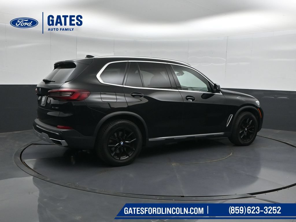 Used 2022 BMW X5 xDrive40i w/ Premium Package AWD/4WD image 2
