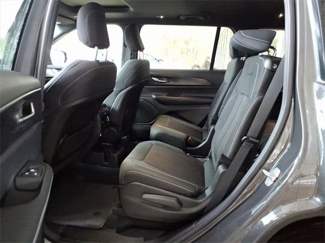 New 2025 Jeep Grand Cherokee L Laredo image 15